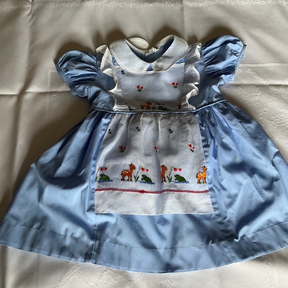 Adorable Vintage Cotton Girl’s Dress with Bib Apron Accent - Picture 1 of 4